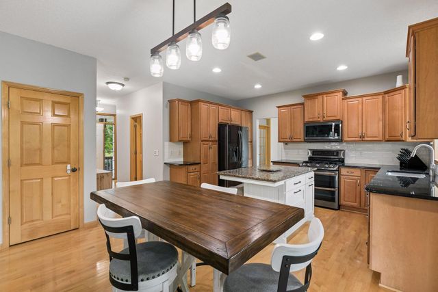 9720 Linden Avenue N, Brooklyn Park, MN 55443