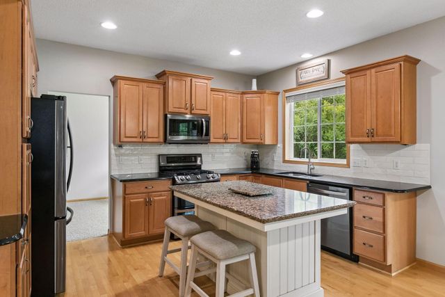 9720 Linden Avenue N, Brooklyn Park, MN 55443