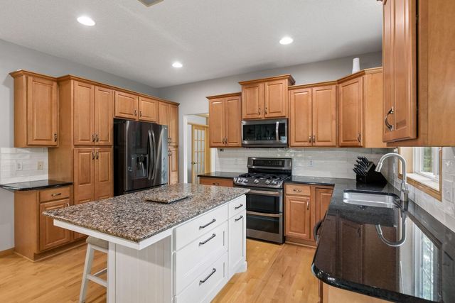 9720 Linden Avenue N, Brooklyn Park, MN 55443