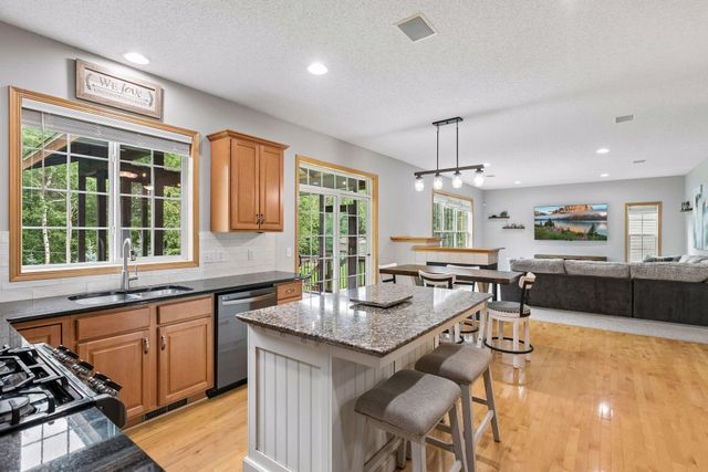 9720 Linden Avenue N, Brooklyn Park, MN 55443