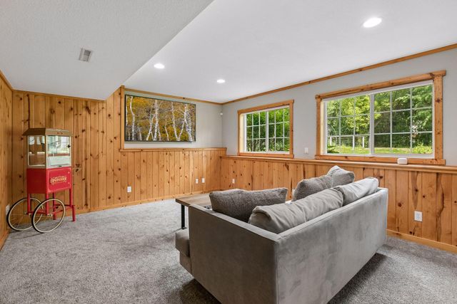 9720 Linden Avenue N, Brooklyn Park, MN 55443