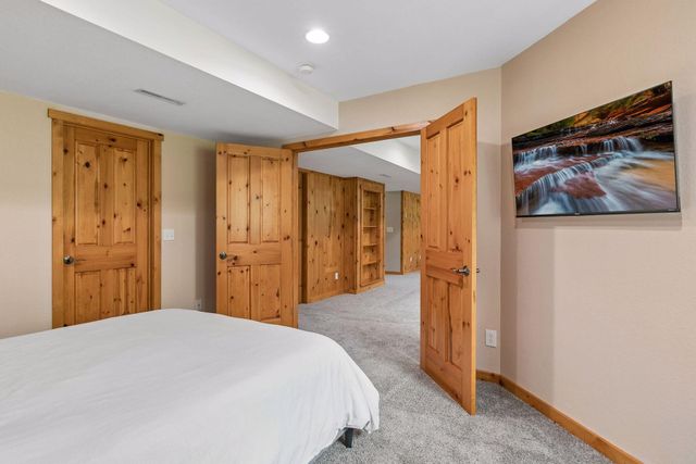 9720 Linden Avenue N, Brooklyn Park, MN 55443