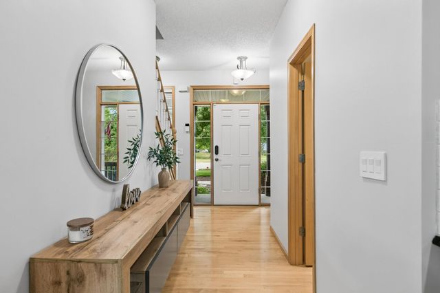 9720 Linden Avenue N, Brooklyn Park, MN 55443
