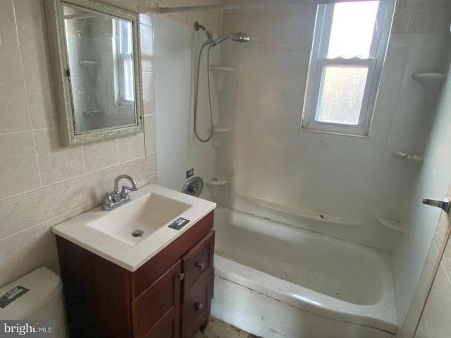 800 KENYON LN, Newark, DE 19711