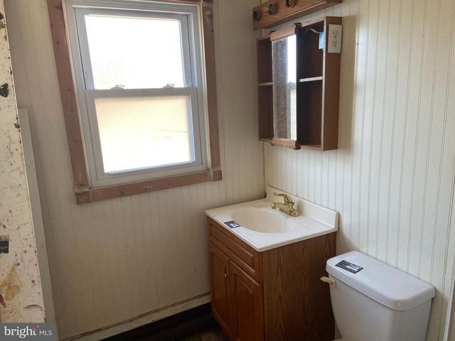 800 KENYON LN, Newark, DE 19711