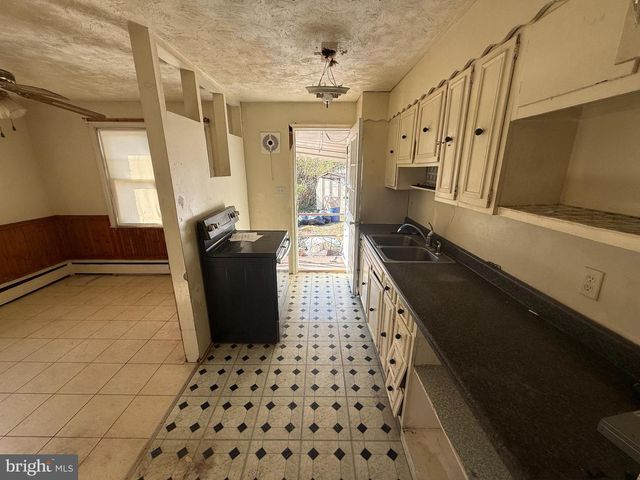 800 KENYON LN, Newark, DE 19711