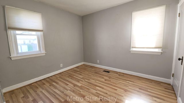 353 W Brockton Avenue, Madison Heights, MI 48071