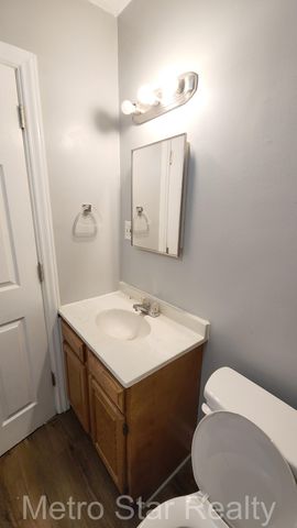 353 W Brockton Avenue, Madison Heights, MI 48071