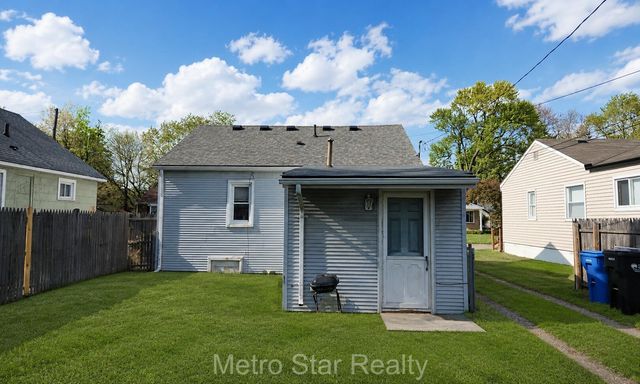 353 W Brockton Avenue, Madison Heights, MI 48071