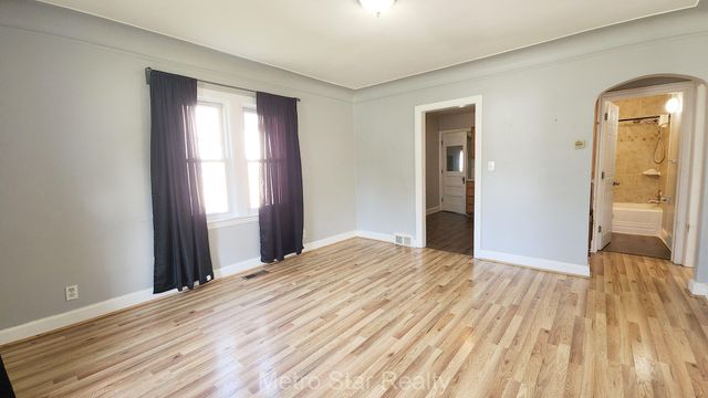 353 W Brockton Avenue, Madison Heights, MI 48071