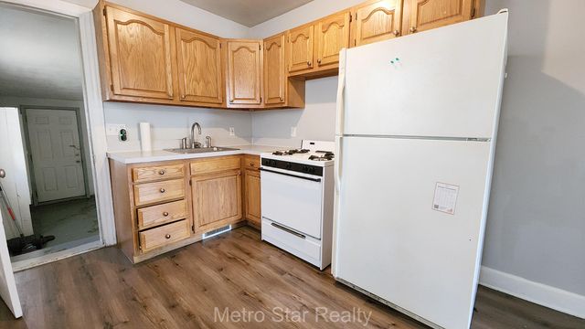 353 W Brockton Avenue, Madison Heights, MI 48071