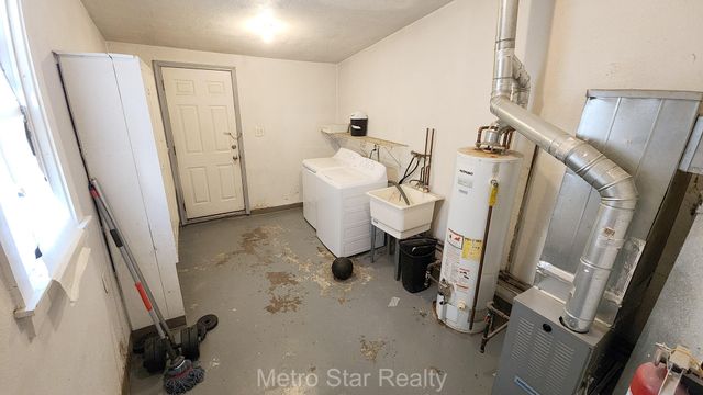 353 W Brockton Avenue, Madison Heights, MI 48071