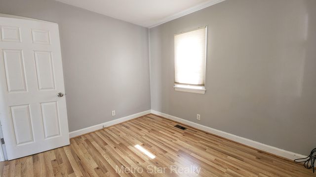 353 W Brockton Avenue, Madison Heights, MI 48071