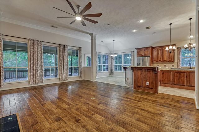 11 Brookwood Court, Montgomery, TX 77356
