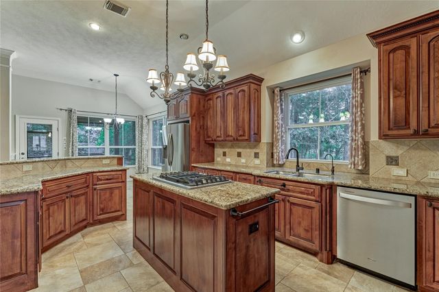 11 Brookwood Court, Montgomery, TX 77356