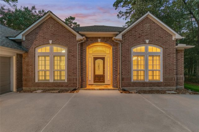 11 Brookwood Court, Montgomery, TX 77356