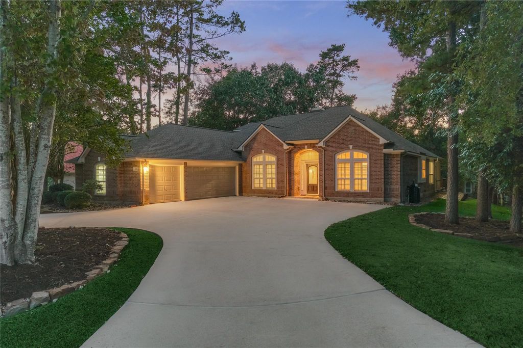 11 Brookwood Court, Montgomery, TX 77356