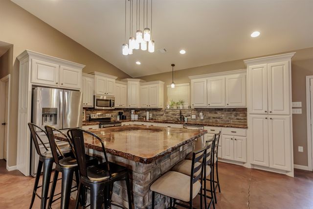 65 Wallace Bridge Road, Perryville, AR 72126