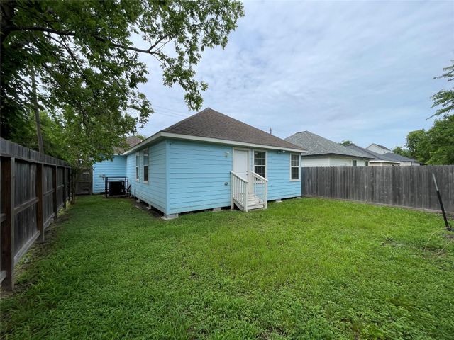 3340 Simmons Street, Houston, TX 77004