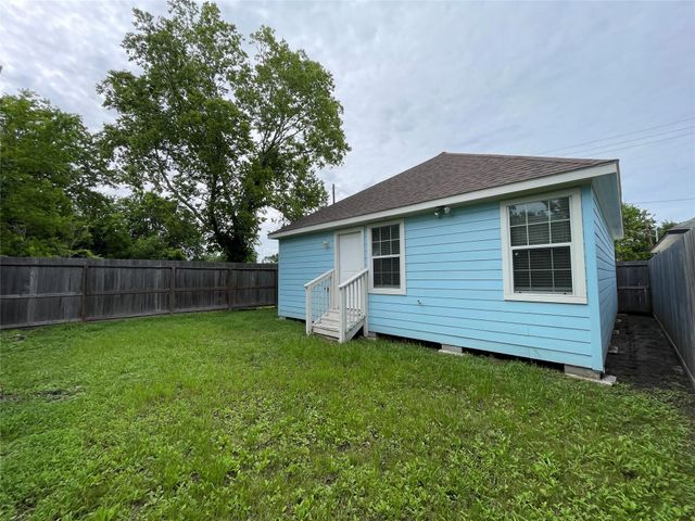 3340 Simmons Street, Houston, TX 77004