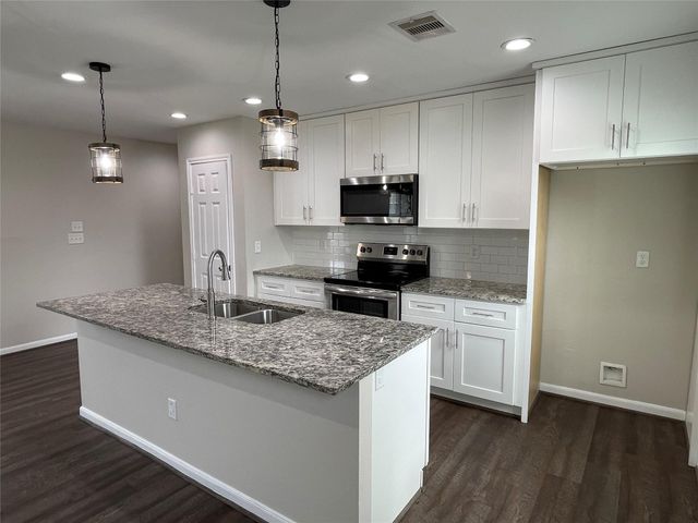 3340 Simmons Street, Houston, TX 77004
