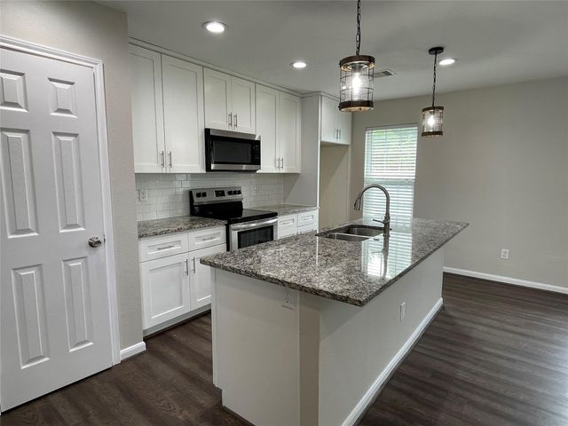 3340 Simmons Street, Houston, TX 77004