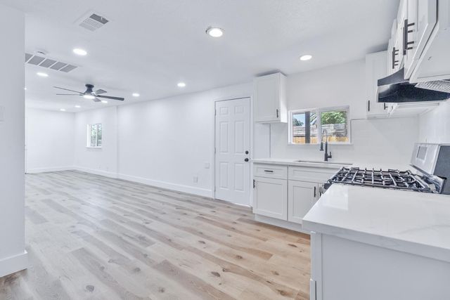 4543 E Inyo Street, Fresno, CA 93702