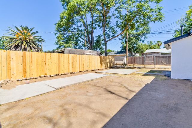 4543 E Inyo Street, Fresno, CA 93702