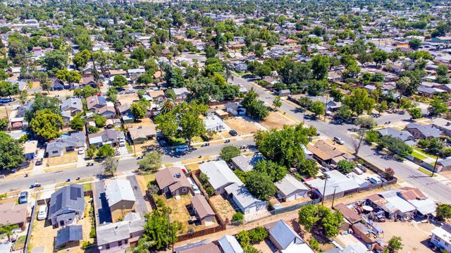 4543 E Inyo Street, Fresno, CA 93702