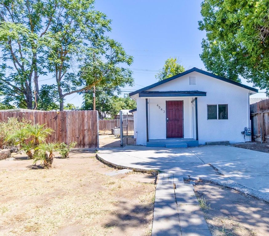 Image 1 of property listing at 4543 E Inyo Street, Fresno, CA 93702