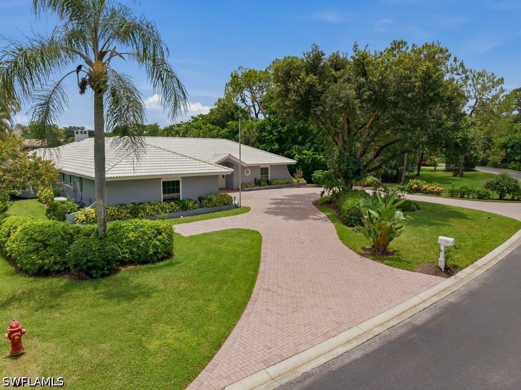 740 Bald Eagle DR 40, Naples, FL 34105