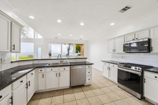14527 Clipper Circle Drive, Willis, TX 77318