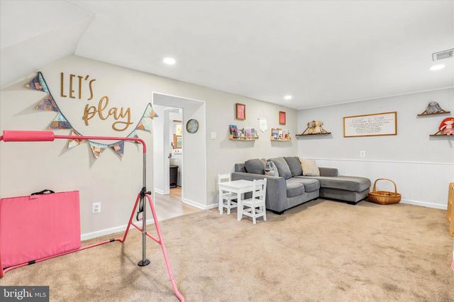 1204 LYNDA LN, Warminster, PA 18974