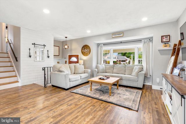 1204 LYNDA LN, Warminster, PA 18974