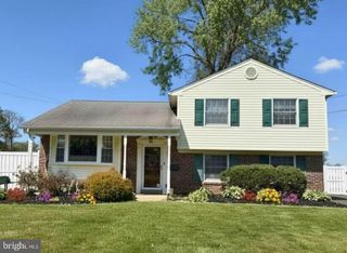 1204 LYNDA LN, Warminster, PA 18974