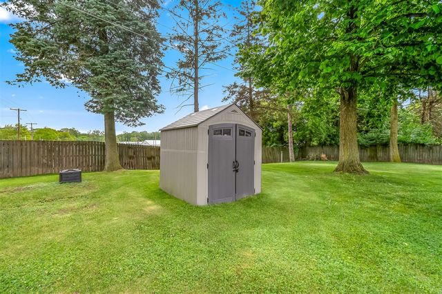 61 Charles Street, Hillsdale, MI 49242