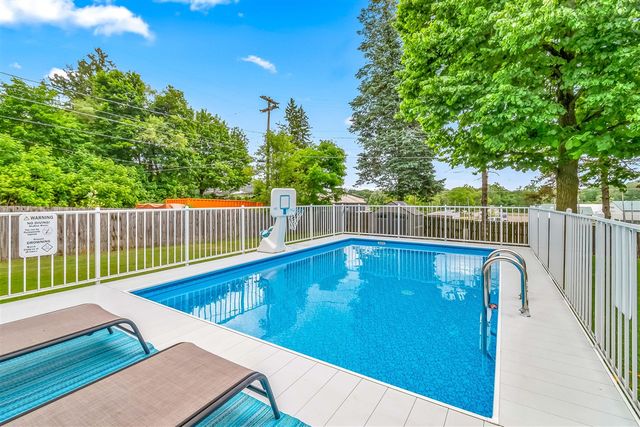 61 Charles Street, Hillsdale, MI 49242