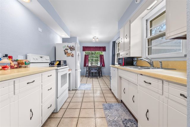 61 Charles Street, Hillsdale, MI 49242