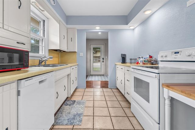 61 Charles Street, Hillsdale, MI 49242