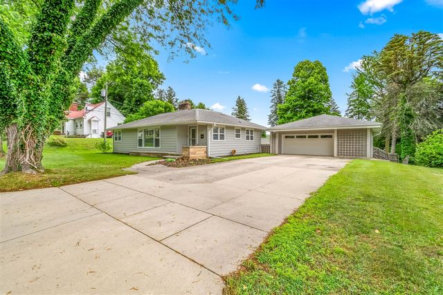61 Charles Street, Hillsdale, MI 49242