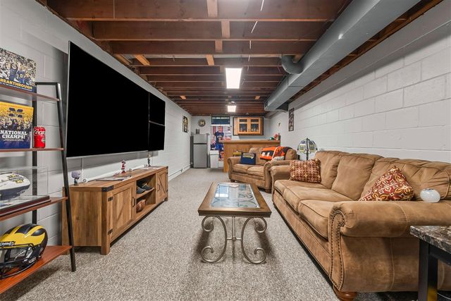61 Charles Street, Hillsdale, MI 49242