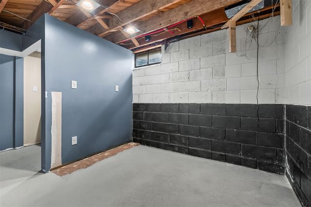 61 Charles Street, Hillsdale, MI 49242