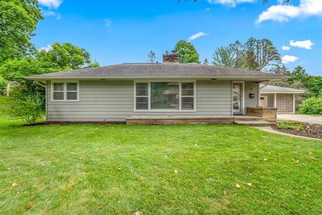 61 Charles Street, Hillsdale, MI 49242