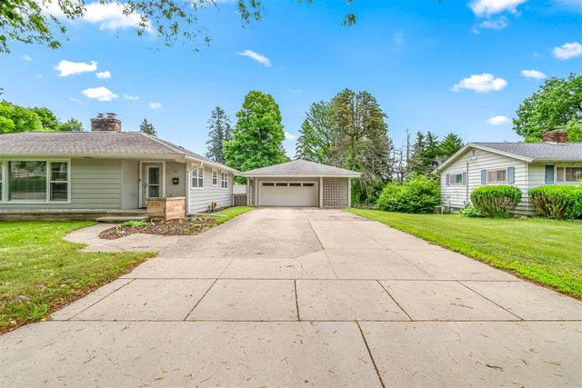 61 Charles Street, Hillsdale, MI 49242