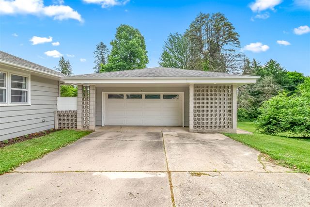 61 Charles Street, Hillsdale, MI 49242