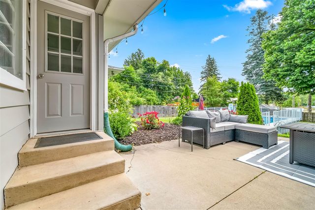 61 Charles Street, Hillsdale, MI 49242