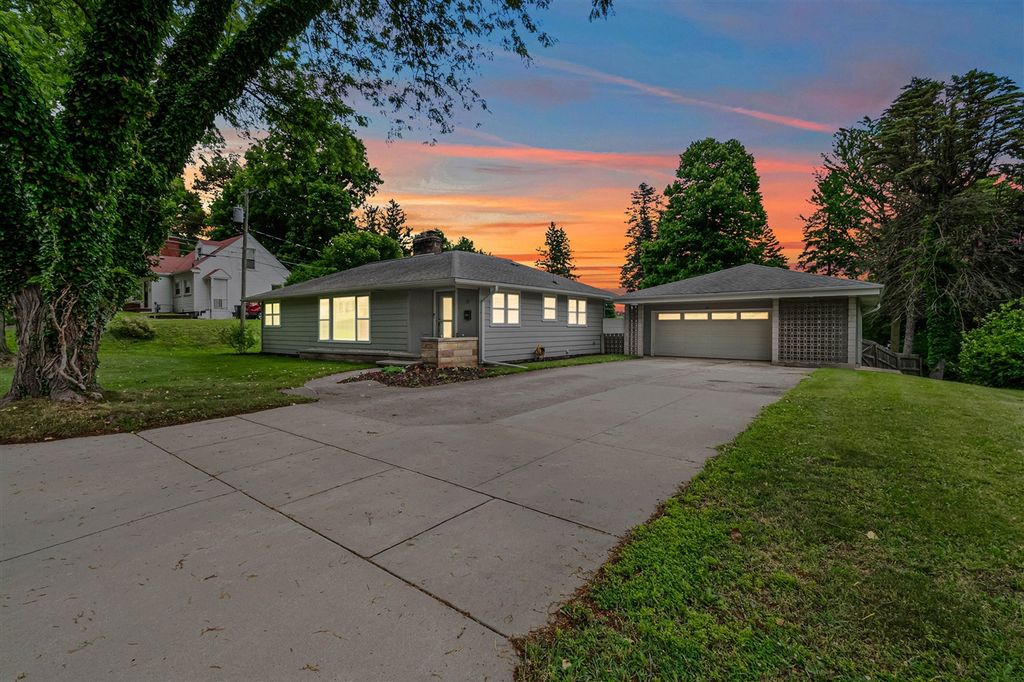 61 Charles Street, Hillsdale, MI 49242