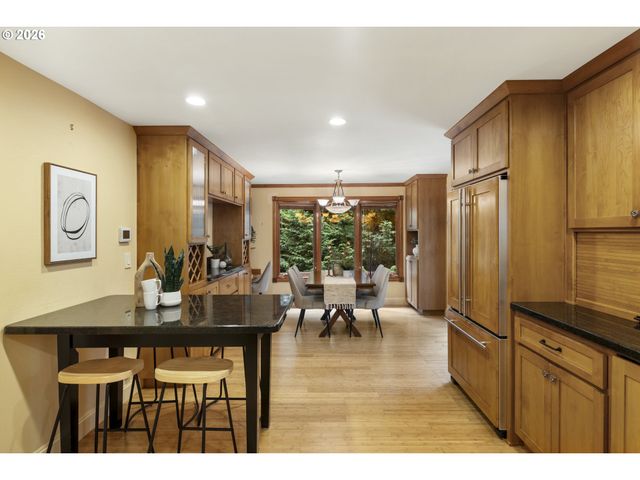 3919 Sw HILLSIDE Dr, Portland, OR 97221