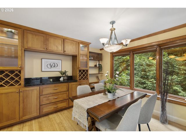 3919 Sw HILLSIDE Dr, Portland, OR 97221
