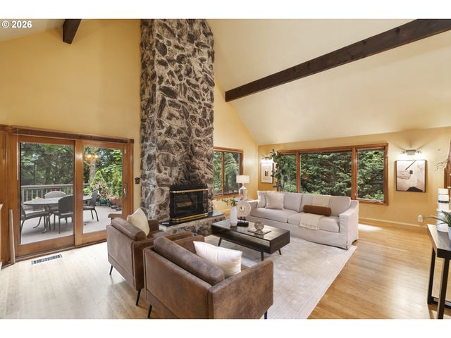 3919 Sw HILLSIDE Dr, Portland, OR 97221